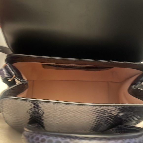 Authentic Giorgio Armani la Prima crossbody bag - Picture 4 of 8